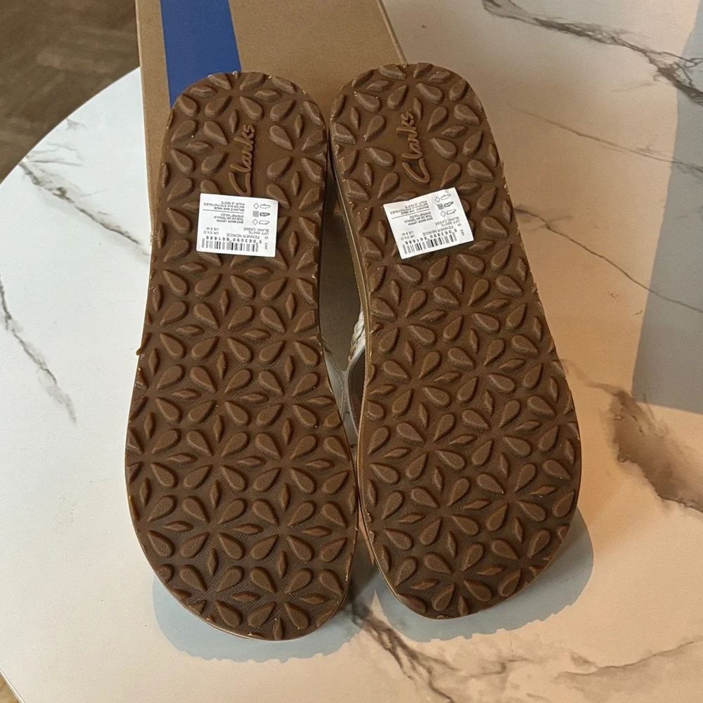 Clarks Off White Thong Sandals - Picture 5 of 7